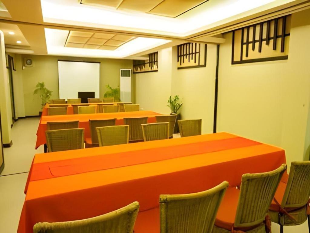 L Square Hotel Tarlac City Εξωτερικό φωτογραφία