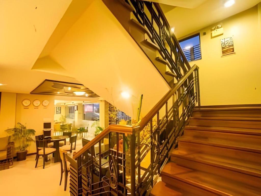 L Square Hotel Tarlac City Εξωτερικό φωτογραφία