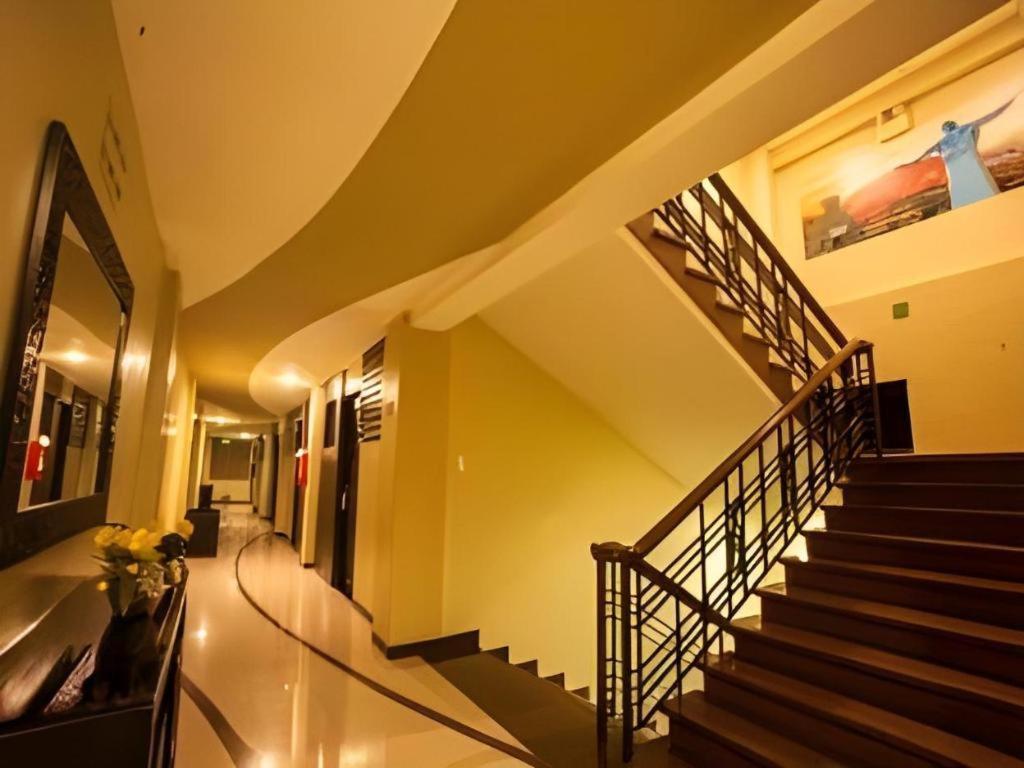L Square Hotel Tarlac City Εξωτερικό φωτογραφία