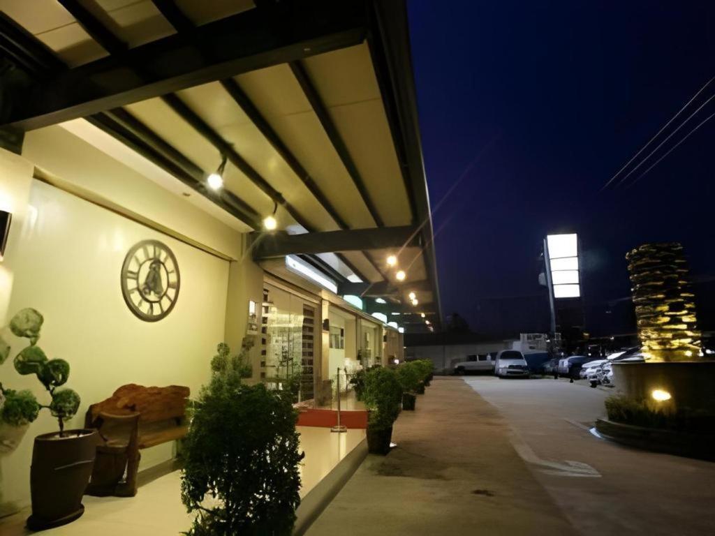 L Square Hotel Tarlac City Εξωτερικό φωτογραφία