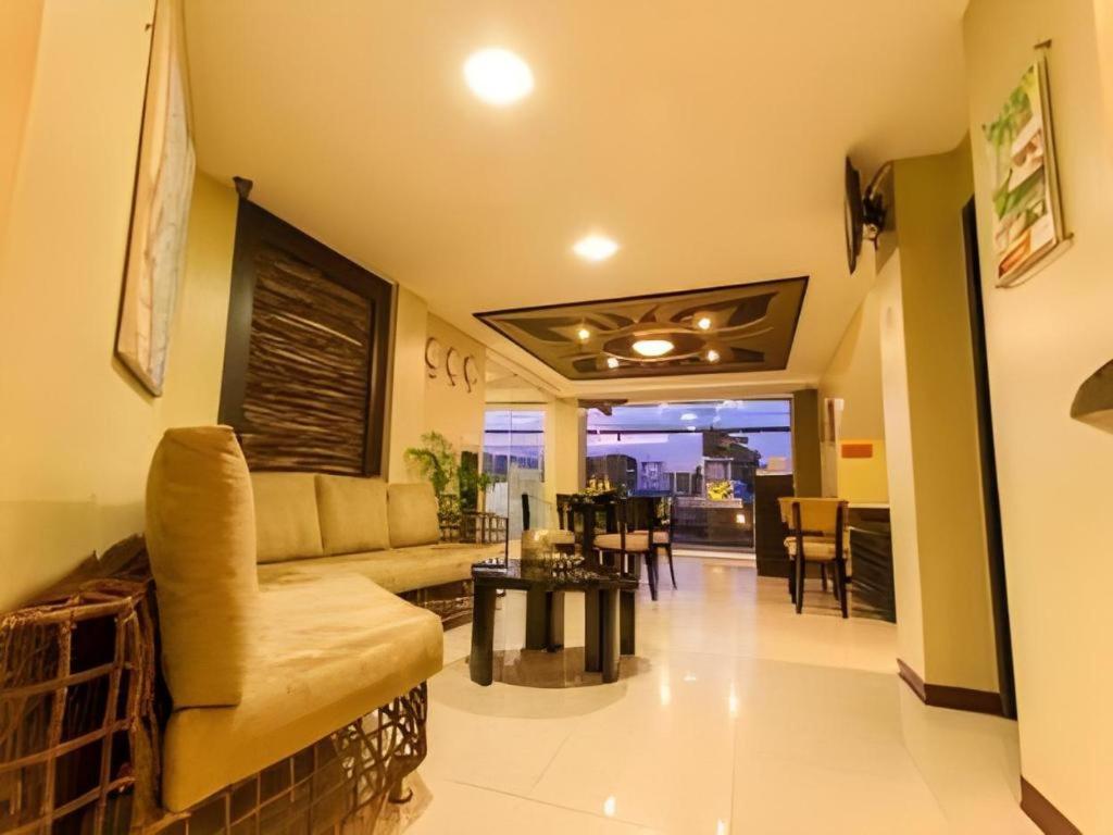 L Square Hotel Tarlac City Εξωτερικό φωτογραφία